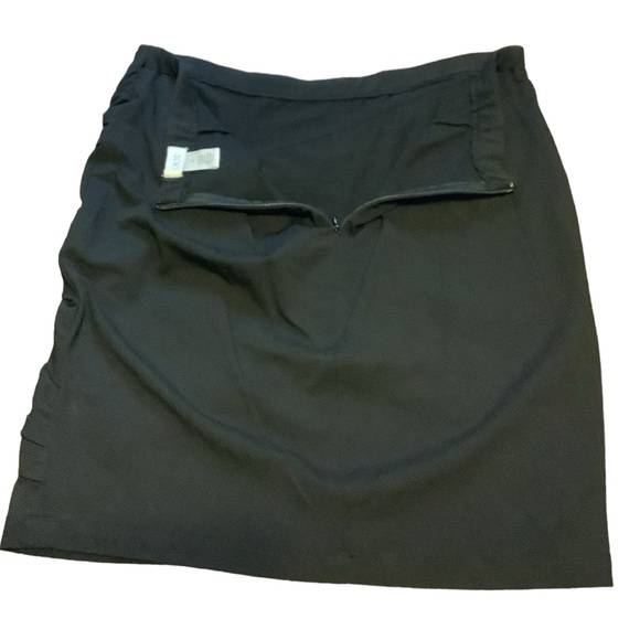 CACH’E Women’s Black Polyester Fitted Ruched Pencil Skirt Back Zipper Stretchy. - Picture 3 of 4